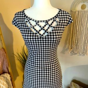 NY&Co Black and white checkered top. Size M